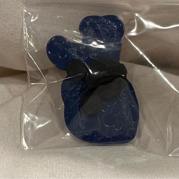 Disney Mickey Vacation Club Collectible trading pins set of 2! - Picture 5 of 6